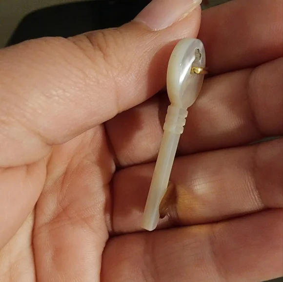TOUS 18k gold and mother of pearl pendant
